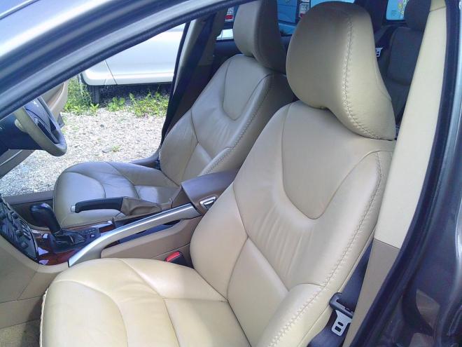 ボルボXC70 2.5T 4WD 2500 5Dr