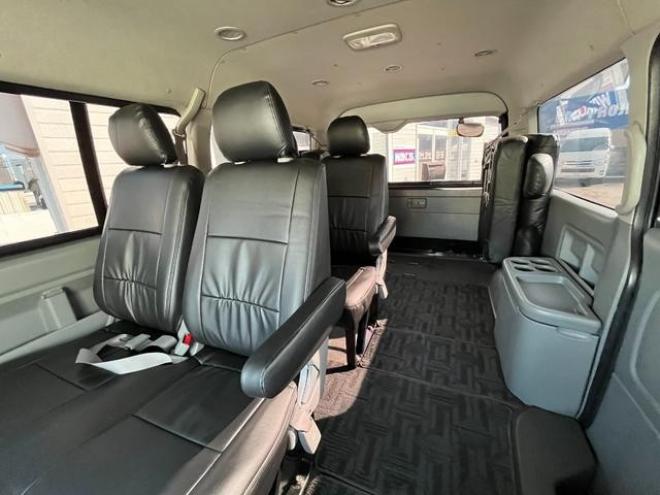 ハイエースワゴン ＧＬ　ワゴンＧＬ４ＷＤ４型フェイス３ナンバー１０人乗りパワースライドドア付き４１５コブラクリーンルックＦスポ４１５バッドラッカー１６インチブラックレザー調シートカバー 4WD 2700 4Dr