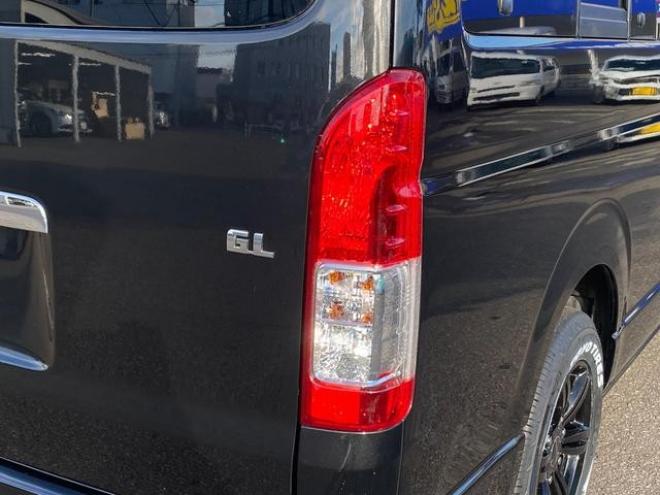 ハイエースワゴン ＧＬ　ワゴンＧＬ４ＷＤ４型フェイス３ナンバー１０人乗りパワースライドドア付き４１５コブラクリーンルックＦスポ４１５バッドラッカー１６インチブラックレザー調シートカバー 4WD 2700 4Dr