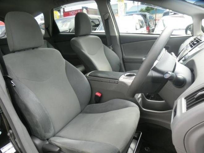 プリウスαＳ　１８インチＡＷ新品　純正ナビ　ＴＶ　Ｂモニター　ＥＴＣ 2WD 1800 5Dr
