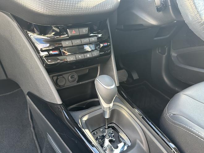 プジョープジョー2008　アリュール 1200 5Dr