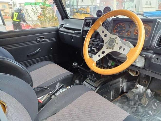 ジムニーワイルドウインド リミテッド 4WD　リフトアップ　社外バンパー　改公認 660