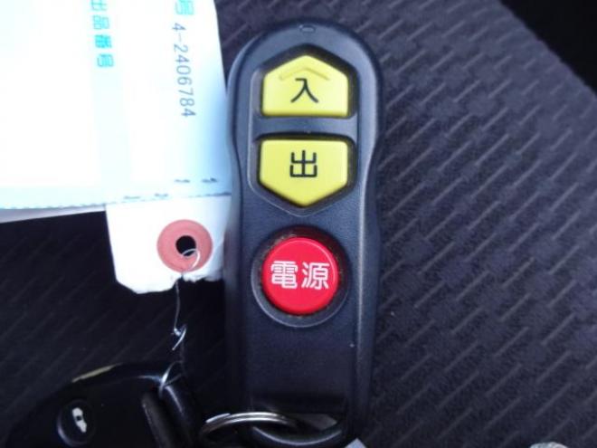 フリードXサイドリフト福祉車両　外装サビなし　車検２年満タン！ 4WD 1500 5Dr