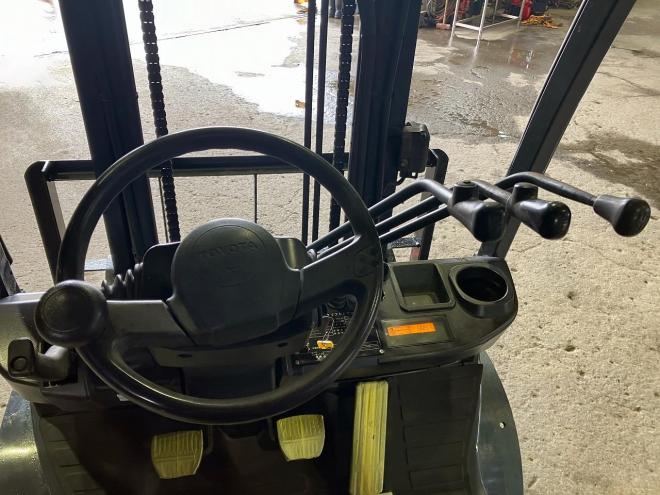 フォークリフトトヨタ　中古　8FDK20　サイドシフト付