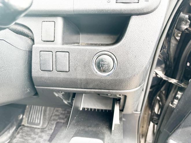 ノア2.0Si 4WD　ローンが不安な方＜優遇ローン＞　本州仕入れ　純正ナビ　後席モニター