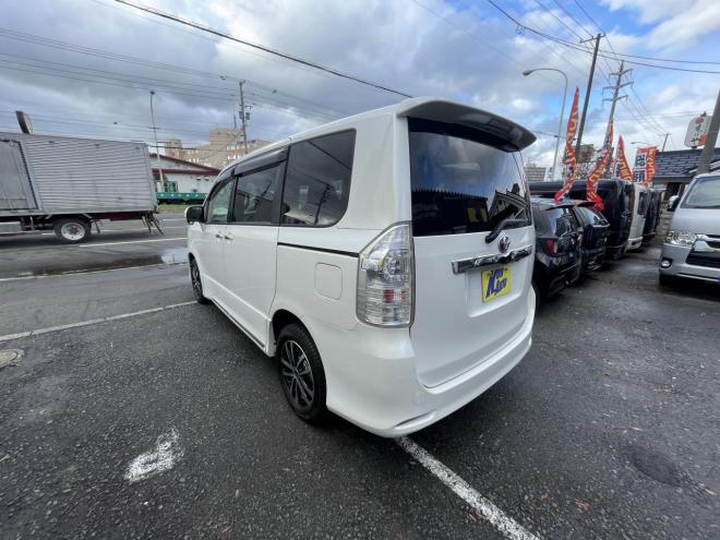 ヴォクシーVOXY 4WD ZS煌Ⅱ寒冷地仕様　両パワースライドドア　エンスタ　８インチナビ　BT　バックモニター　バッカメラ　ドラレコ　etc　バイザー　スタットレス 4WD 2000 ５Dr