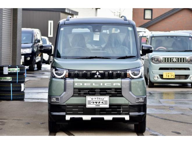 デリカミニＴプレミアム　４ＷＤ　届出済未使用車　前後デリカエンブレム　両側電動スライドドア　シート／ステアリングヒーター　全周囲カメラ
