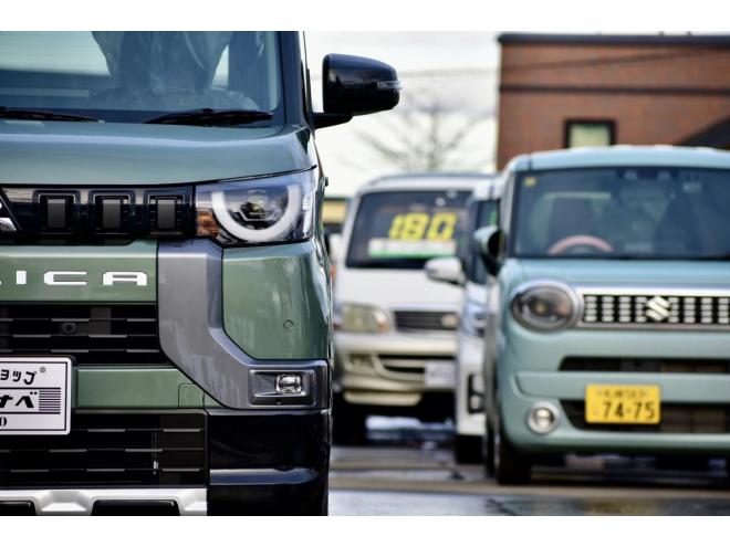 デリカミニＴプレミアム　４ＷＤ　届出済未使用車　前後デリカエンブレム　両側電動スライドドア　シート／ステアリングヒーター　全周囲カメラ