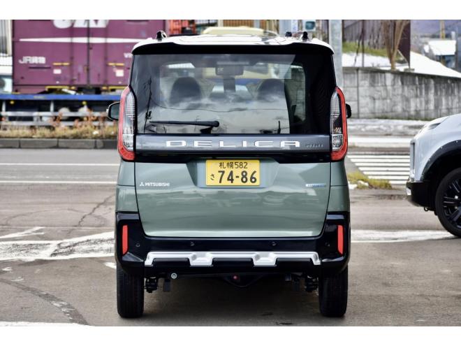 デリカミニＴプレミアム　４ＷＤ　届出済未使用車　前後デリカエンブレム　両側電動スライドドア　シート／ステアリングヒーター　全周囲カメラ