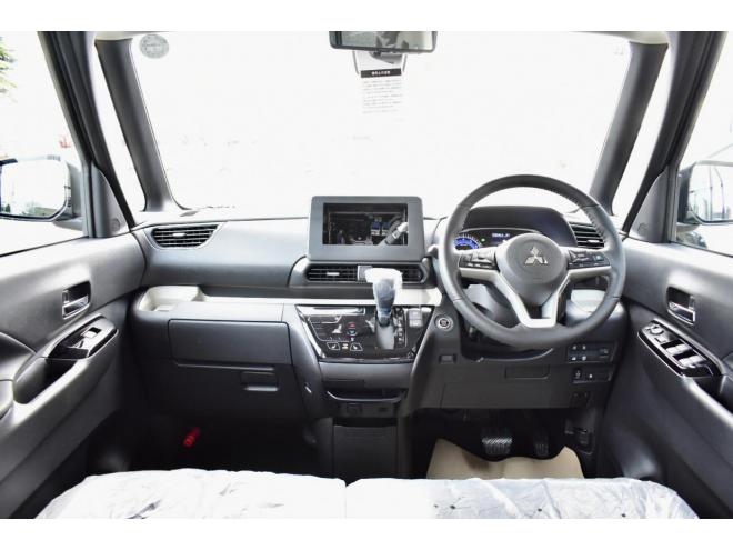 デリカミニＴプレミアム　４ＷＤ　届出済未使用車　前後デリカエンブレム　両側電動スライドドア　シート／ステアリングヒーター　全周囲カメラ