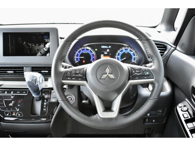 デリカミニＴプレミアム　４ＷＤ　届出済未使用車　前後デリカエンブレム　両側電動スライドドア　シート／ステアリングヒーター　全周囲カメラ
