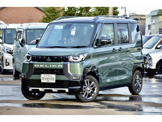 デリカミニＴプレミアム　４ＷＤ　届出済未使用車　前後デリカエンブレム　両側電動スライドドア　シート／ステアリングヒーター　全周囲カメラ