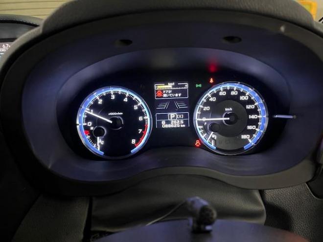 レヴォーグ２．０ＧＴ－Ｓアイサイト　アドバンスセーフティＰＫＧ　スバルＤＩＴツインカムターボ　禁煙車　純正１８インチＡＷ　スタッドレスタイヤ付　純正ナビ（フルセグ地デジ　ＤＶＤ再生　Ｂｌｕｅｔｏｏｔｈ）＋バックカメラ　純正ハーフレザーシート　ＬＥＤヘッドライト　アイサイトアシストモニター　レーダークルーズコントロール　ブラインドスポット　両席パワーシート　エンジンスターター　ＥＴＣ  4WD 2000 5Dr