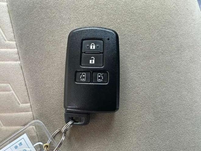 アルファードハイブリッド 2.5 X E-Four 4WD　社外ナビ/Bカメラ/ETC/後席モニタ/禁煙車 2500