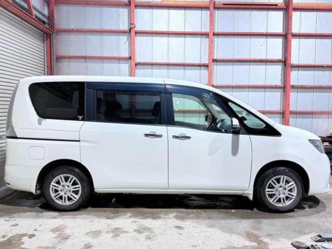 セレナ2.0 20G 4WD　下廻防錆TVナビBカメエンスタETC 2000