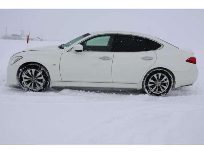 フーガハイブリッド3.5 Aパッケージ　検R7/12　自社　ローンカノウ 2WD 3500