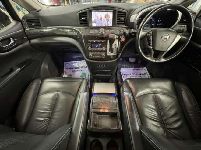 エルグランド2.5 ライダー ブラックライン 4WD　黒革シート 2500