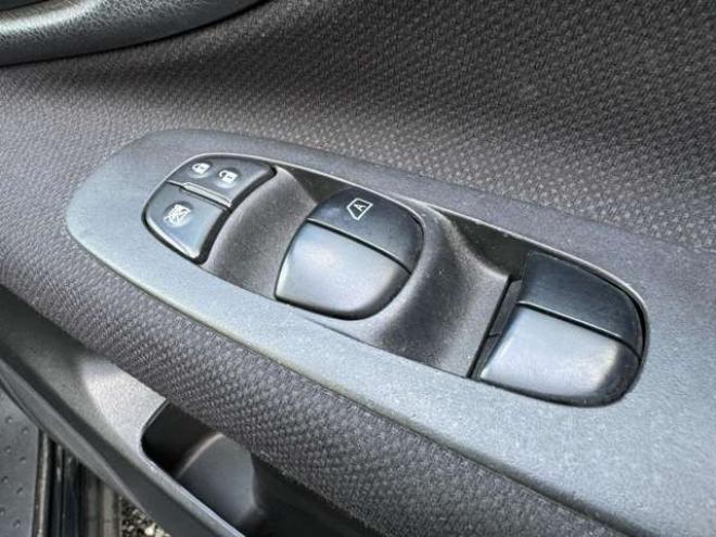 セレナ2.0 ハイウェイスター　FF車　両側Pスライド　HID　Bluetooth 2WD 2000