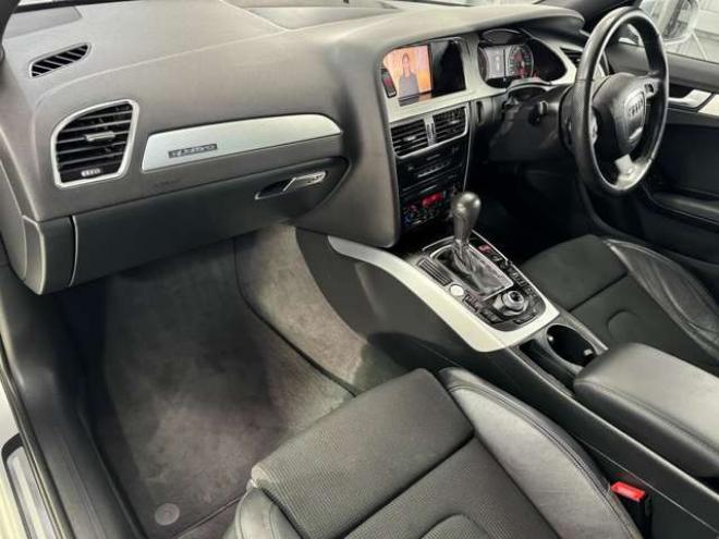 アウディA4アバント 2.0 TFSI クワトロ Sラインパッケージ 4WD　ナビ　TV　Bカメラ 正規輸入車 2000