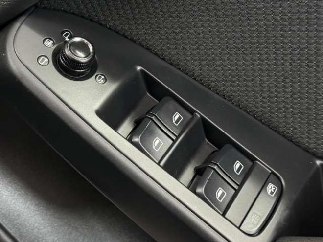 アウディA4アバント 2.0 TFSI クワトロ Sラインパッケージ 4WD　ナビ　TV　Bカメラ 正規輸入車 2000