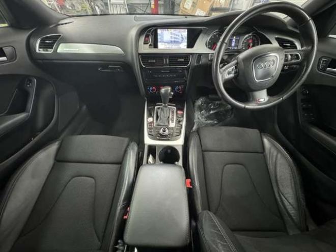 アウディA4アバント 2.0 TFSI クワトロ Sラインパッケージ 4WD　ナビ　TV　Bカメラ 正規輸入車 2000