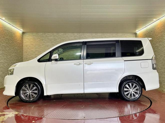 ヴォクシー2.0ZS 4WD 5年保証 スマキー ETC 寒冷地仕様 禁煙 車検整備2年付