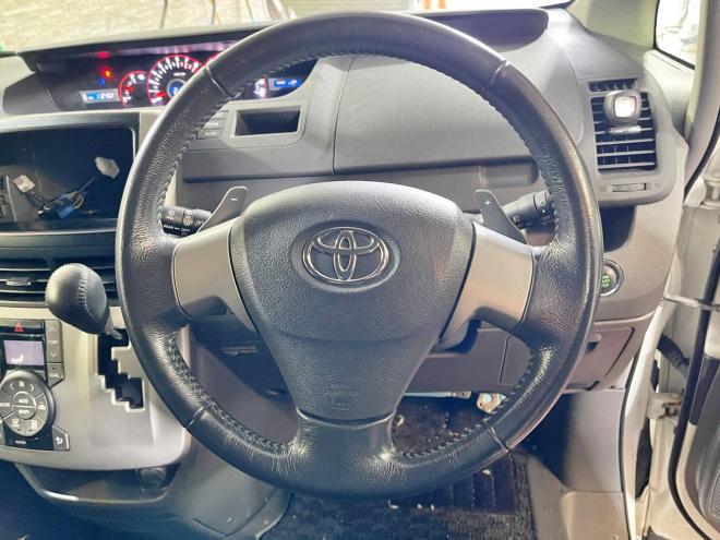 ヴォクシー2.0ZS 4WD 5年保証 スマキー ETC 寒冷地仕様 禁煙 車検整備2年付