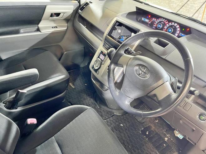 ヴォクシー2.0ZS 4WD 5年保証 スマキー ETC 寒冷地仕様 禁煙 車検整備2年付