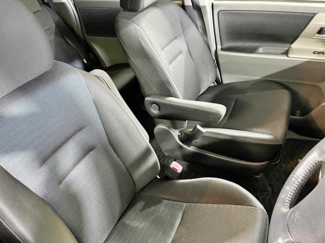 ヴォクシー2.0ZS 4WD 5年保証 スマキー ETC 寒冷地仕様 禁煙 車検整備2年付