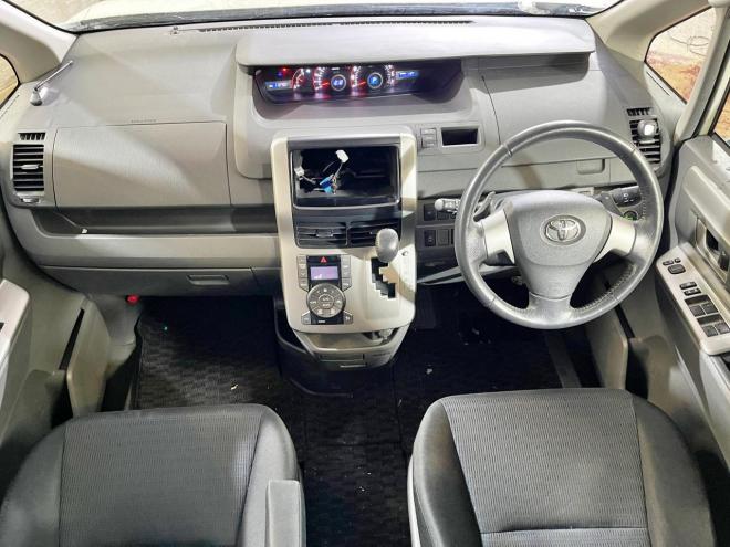 ヴォクシー2.0ZS 4WD 5年保証 スマキー ETC 寒冷地仕様 禁煙 車検整備2年付