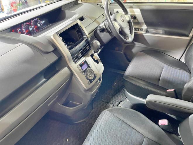 ヴォクシー2.0ZS 4WD 5年保証 スマキー ETC 寒冷地仕様 禁煙 車検整備2年付